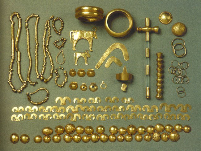 Златни предмети от Варненския некропол