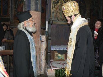 Отец Атанас Аролски и на 94 години е търсен от цялата страна за кръщенета