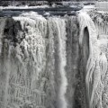 Ниагарският водопад замръзна