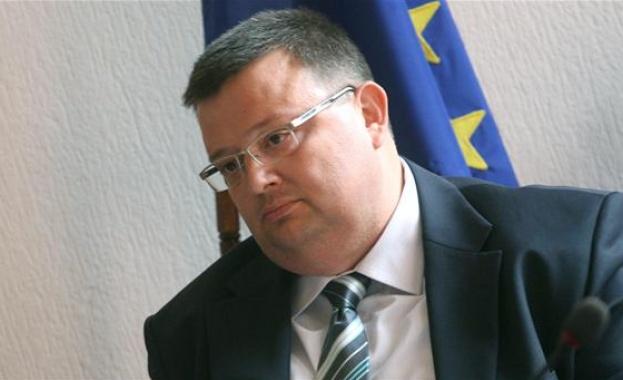 Цацаров не изключи да поиска и други депутатски имунитети
