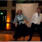Вижте сватбения танц на майка и син, който завладя света (уникално видео)