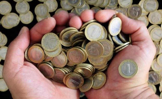 Българинът изкарва средно по 1228 лв., харчи по 1136 лв. на месец