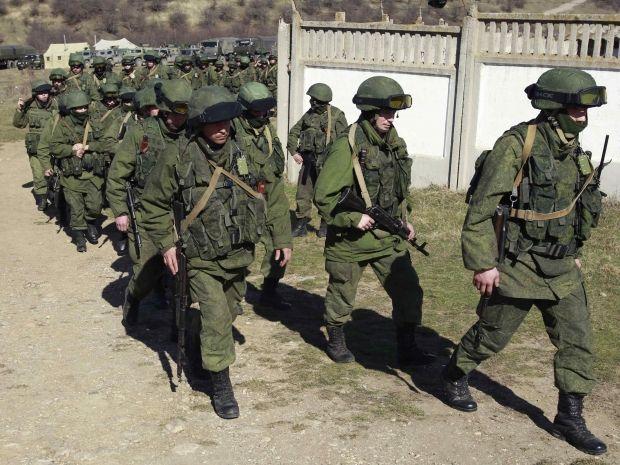 Руските военни на границата с Украйна се увеличават