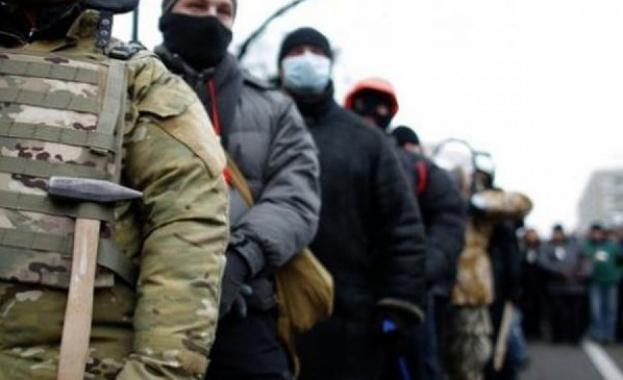 Украйна готова за отпор, руските войски по границата се прегрупират