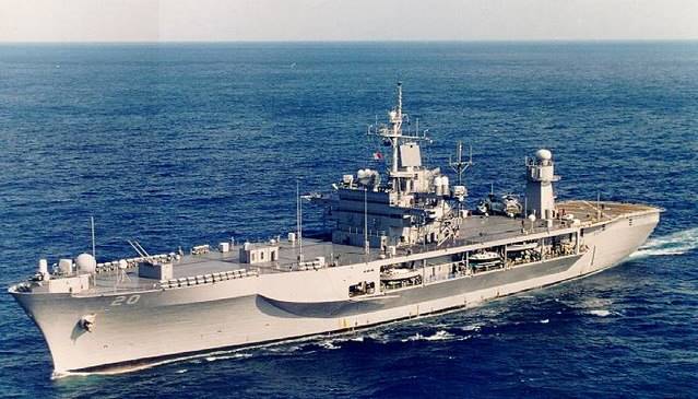 Американският боен кораб USS Mount Whitney